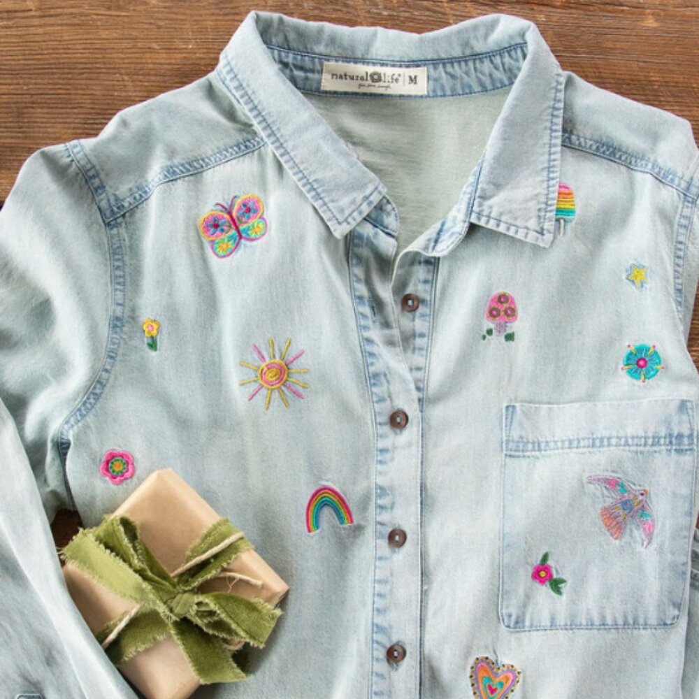 BNWT Natural Life Fave Little Things Embroidered Shirt - Size XS